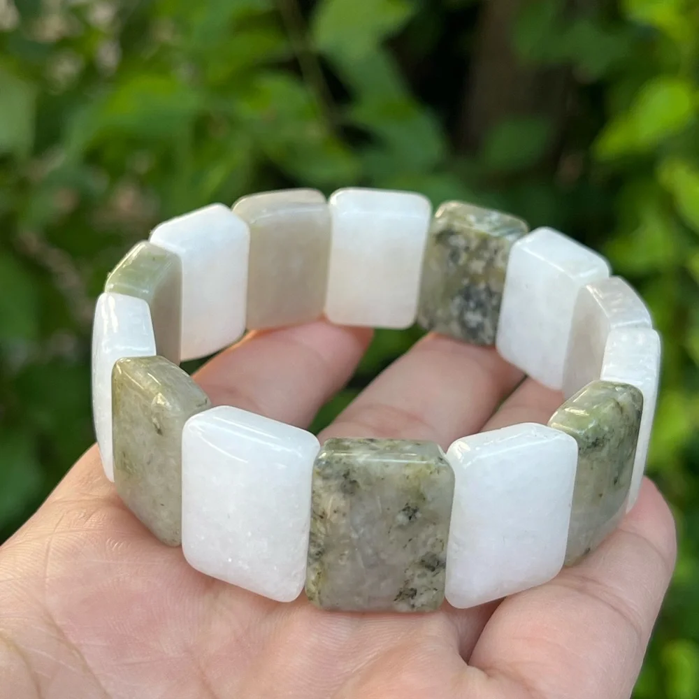 Stretchable‎ prehnite soft bangle